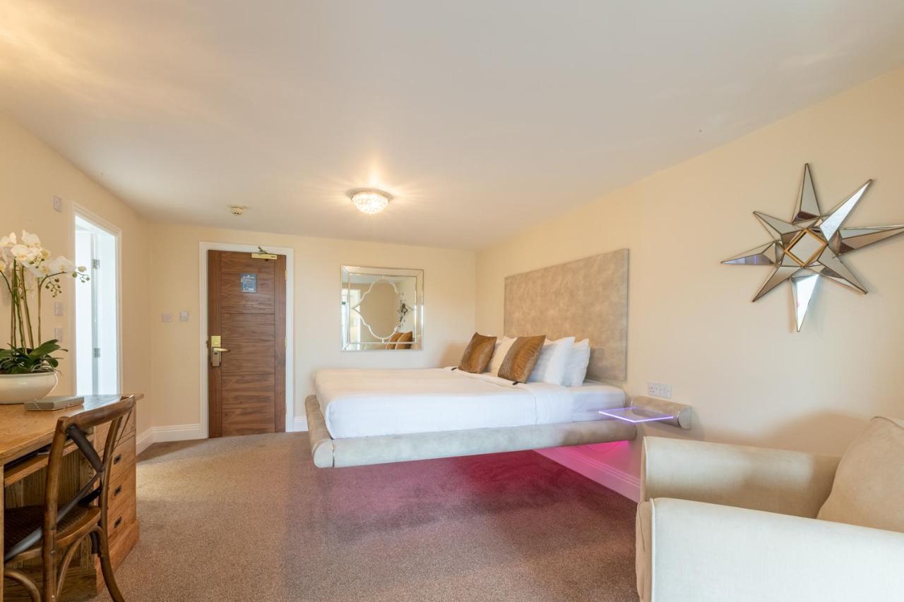 Lakes Hotel & Spa Bowness-on-Windermere Exterior foto A bedroom at the hotel