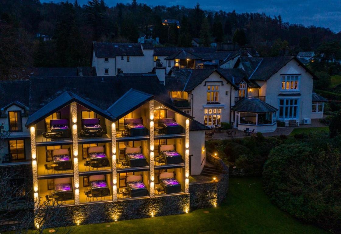 Lakes Hotel & Spa Bowness-on-Windermere Exterior foto The hotel at night