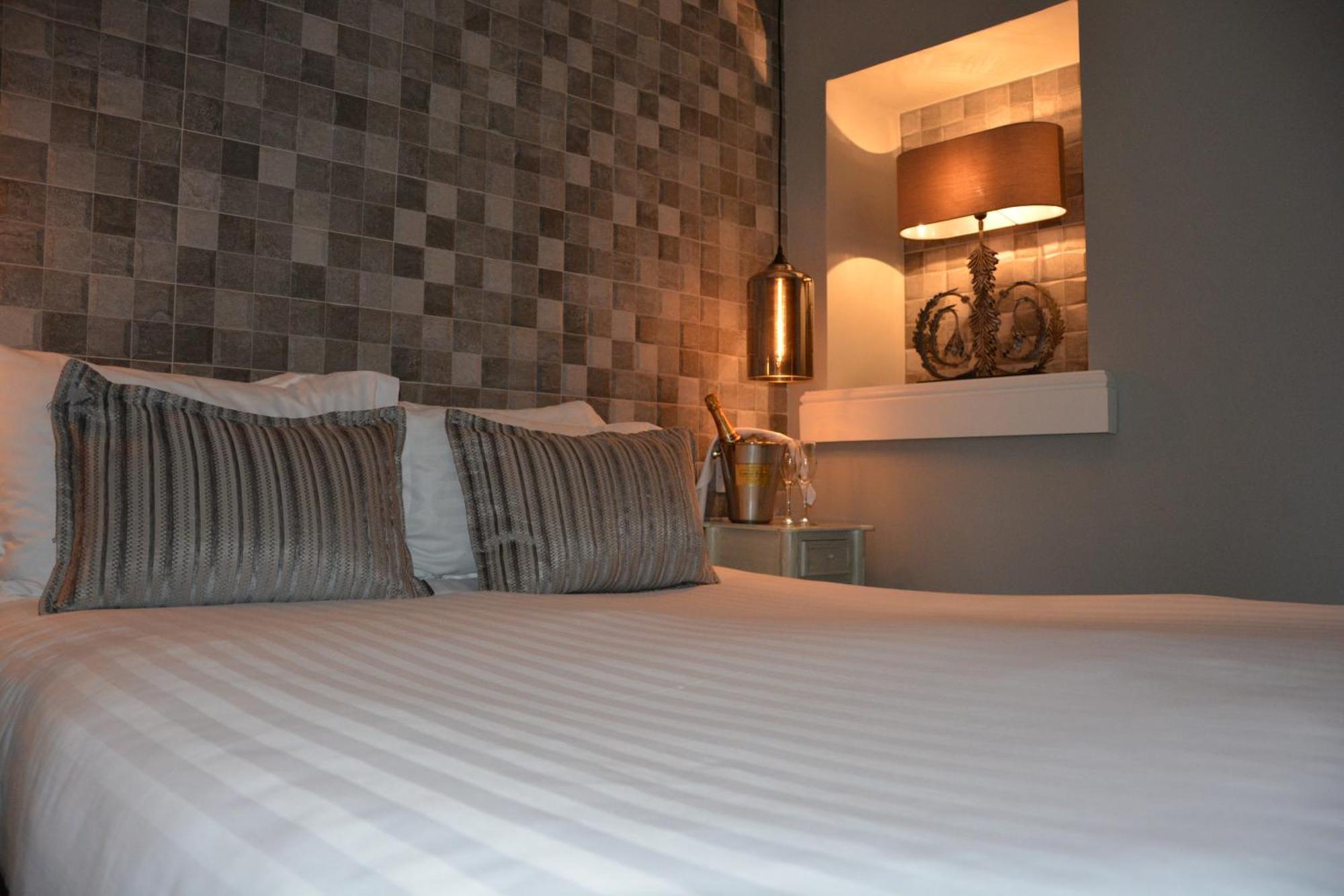 Lakes Hotel & Spa Bowness-on-Windermere Quarto foto A bedroom at the hotel